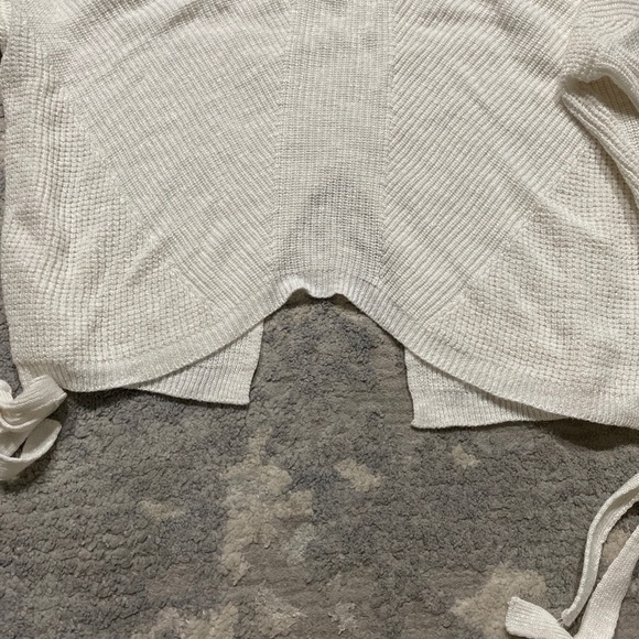 Express White Sweater Size M EUC belly Lenght Knit Bell Sleeves - Picture 5 of 8